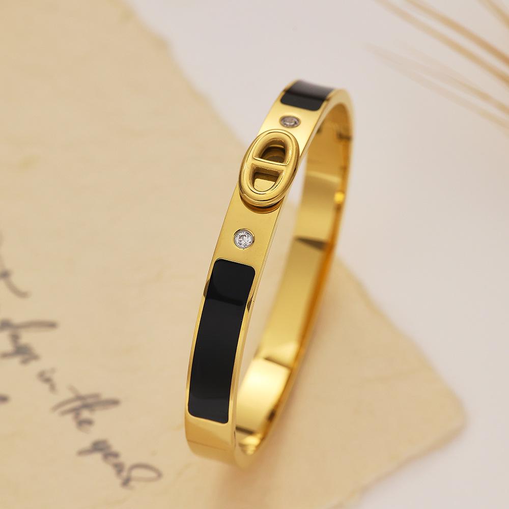 18K Gold-Plated Stainless Steel Pig Nose Bracelet with Zirconium Detailing