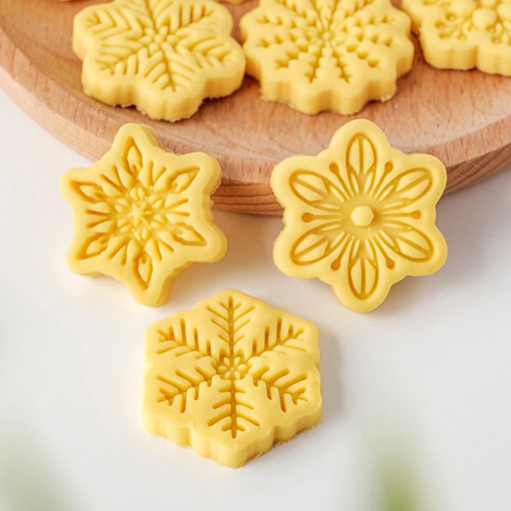 Christmas Snowflake Cookie Cutters Pressable Biscuits Mold Plastic Cookie Stamps DIY Cake Baking Tool Easy To Clean