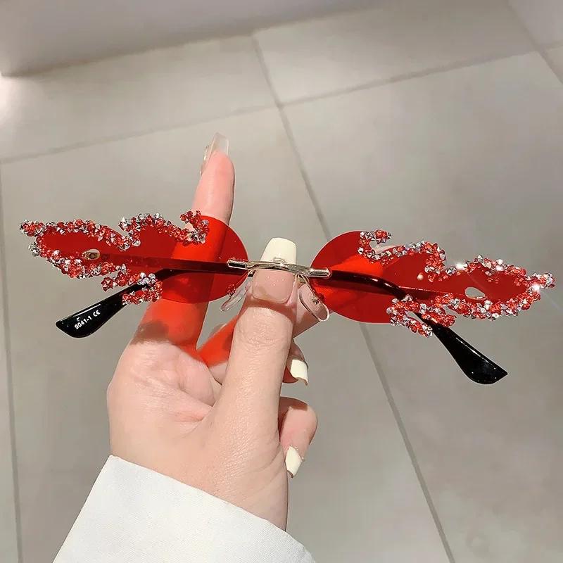 Classic Vintage Punk Luxurious Brand Designer Diamond Flame Fire Sunglasses for Women Sun Eyeglasses For Men UV400 Rimless Crystal Latest Eyeglasses