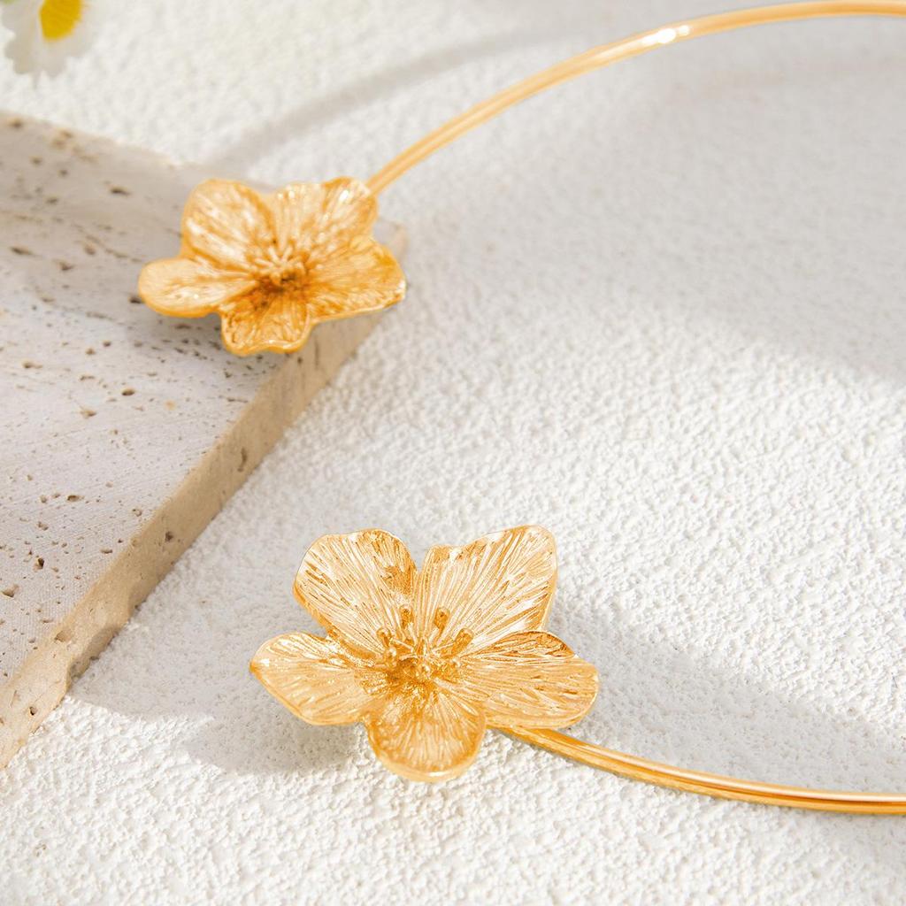 Bohemian Holiday Seestern-Legierungshalsband, kreative personalisierte stereoskopische Blumenhalskette, Nischendesign, Meeresreise mit Damenschmuck