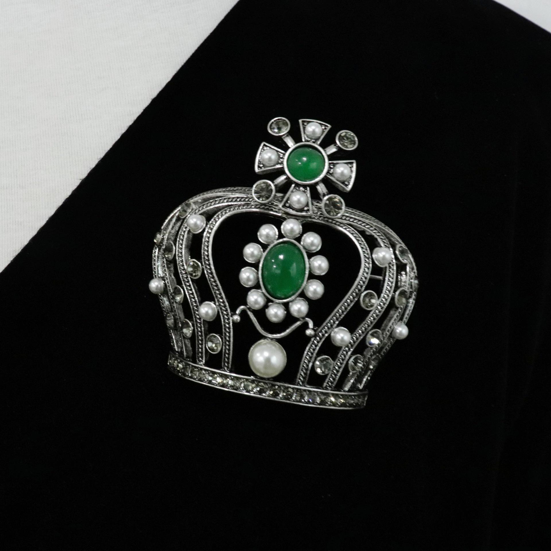 Retro Diamond-Encrusted Crown Brooch with Baroque Pearl Design