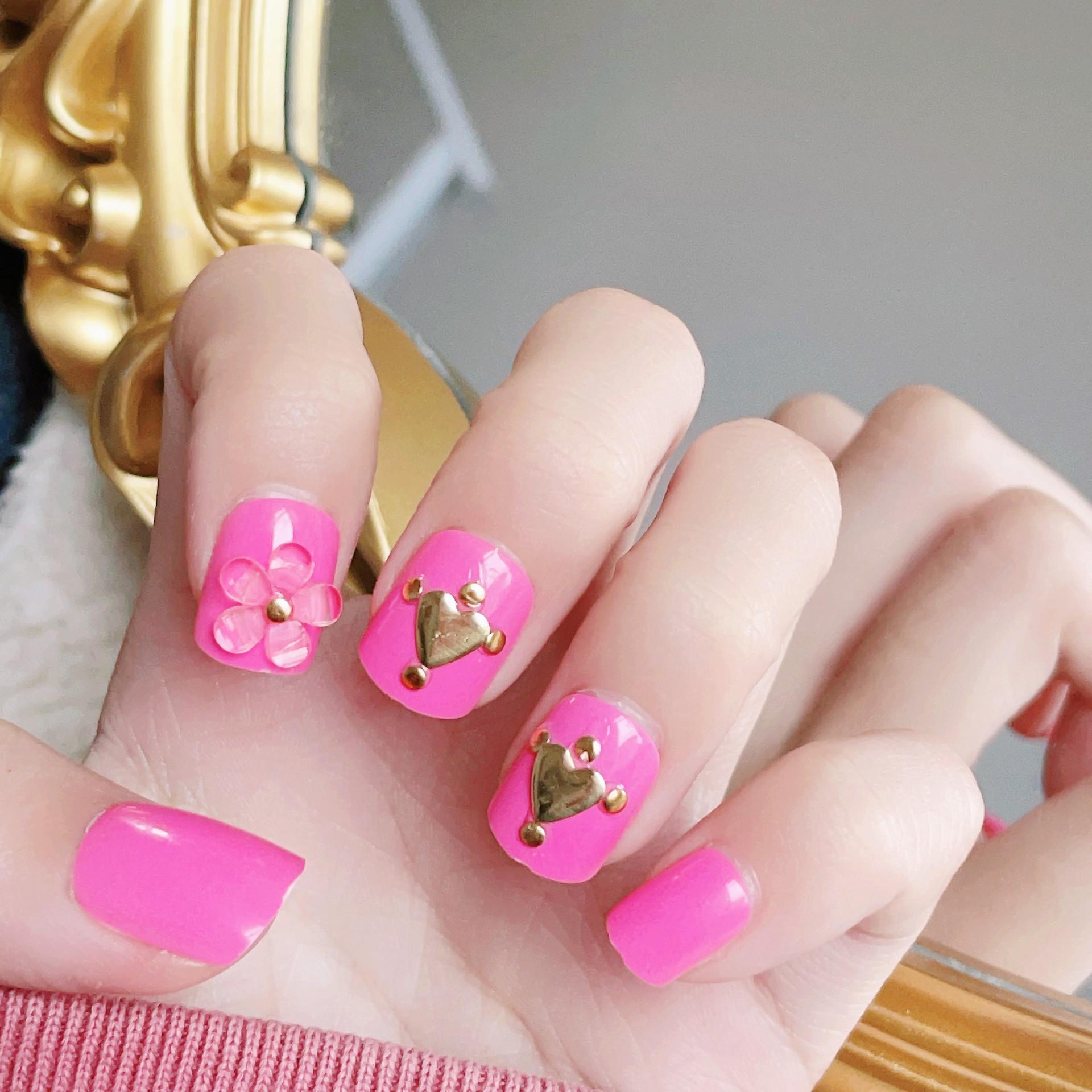 

Detachable Rose Pink Press-On Nail Art