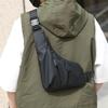 Schmale und stilvolle dreieckige Tasche für Herren mit einem einfachen Schultergurt zum Tragen, trendy und lässig, tragbar und praktisch