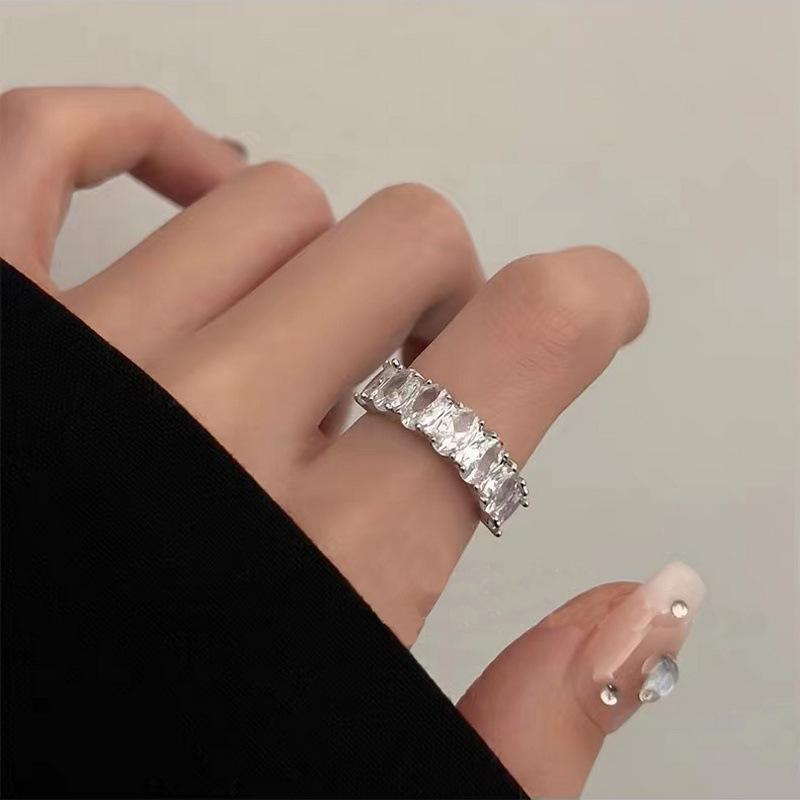 [Copper Products] Diamond-Encrusted Zircon Niche Design Opening Simple Ring Ring Woman