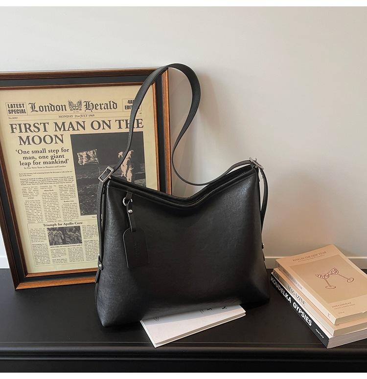 This Year'S Popular Bag Women'S New Versatile Shoulder Messenger Bag Retro Large-Capacity Tote Bag Premium Sense