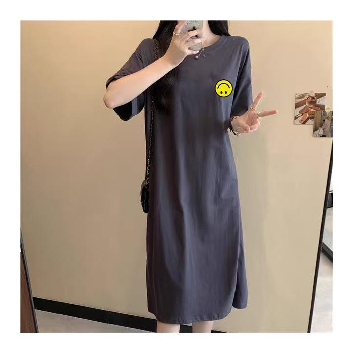 

Новое летнее стильное ленивое длинное платье-футболка с короткими рукавами, свободное платье выше колена с буквенным принтом, длинная юбка 4XL темно-серого