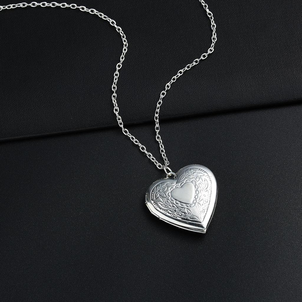 Unique Silver Color Photo Frame Pendant Necklace Carved Designs Heart-shaped Openable Locket Necklace Family Jewelry Gift