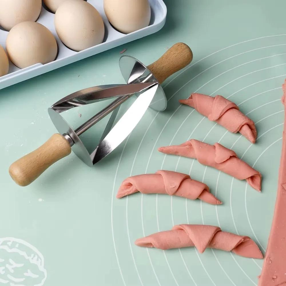 Pastry Tool Stainless Steel Rolling Cutter for Making Croissant Bread Wheel Dough Pastry Knife Wooden Handle Baking Knife
