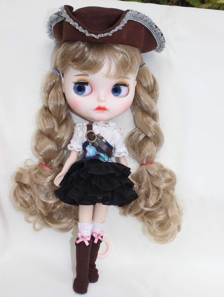 Dolly Para Blythe Costume: Pirate