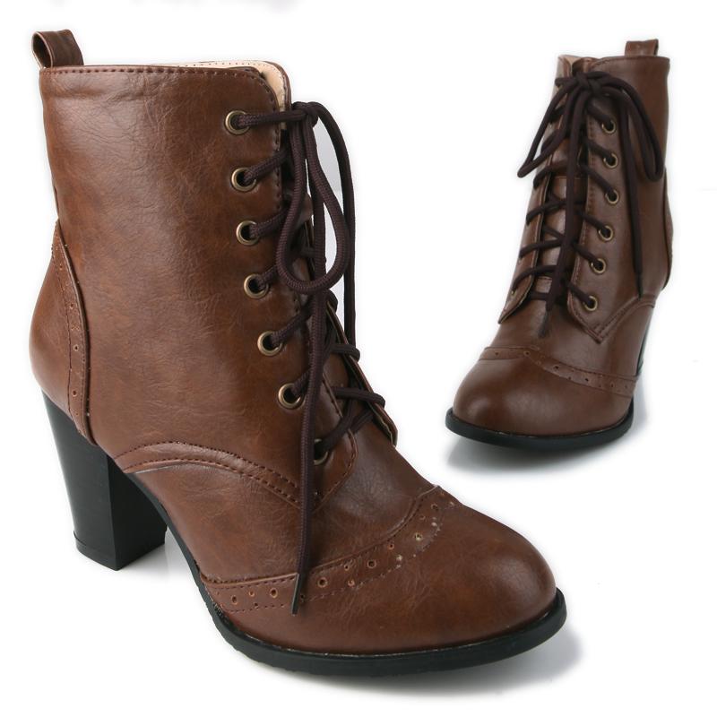 Dámské krátké kozačky na vysokém podpatku, módní a retro britský styl vyřezávané tlusté podpatky, jednobarevné kozačky