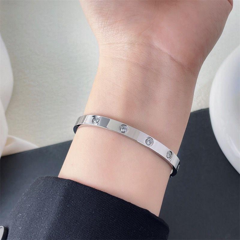 Neues Design Goldfarbe Zirkon und Kreuzmutter Nagelarmband Gold & Armreif für Frau Edelstahl Schraubschmuck