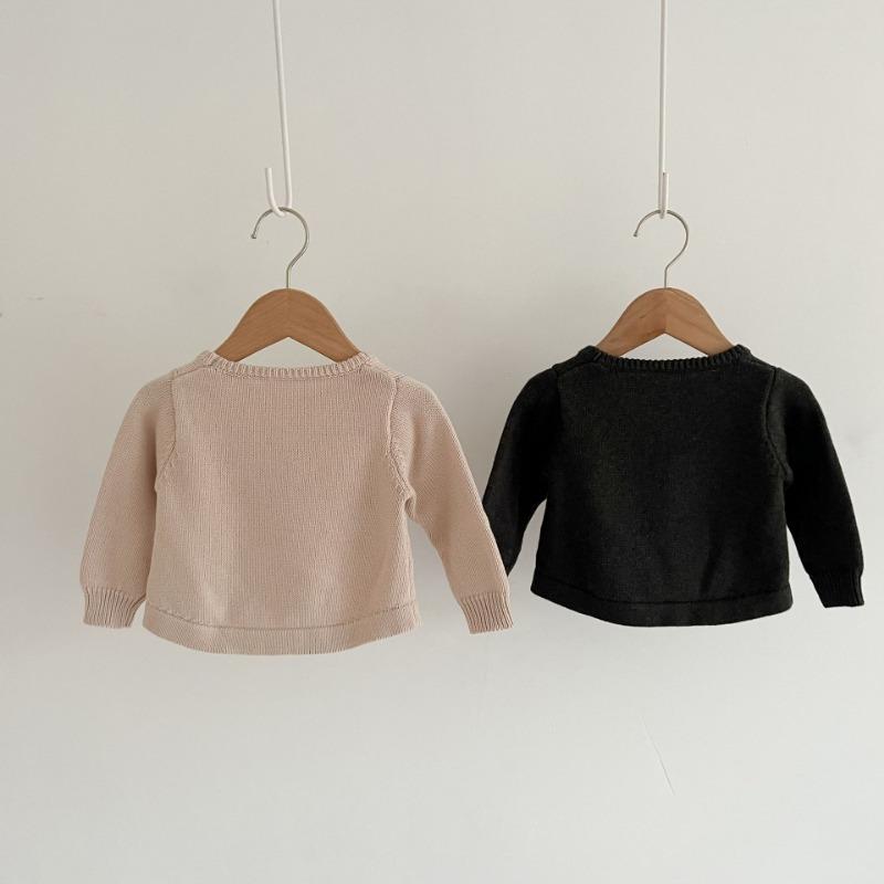 Babytoppar 2022 höst baby stickade tröjor pullover bas toppar barn topp beige tröja