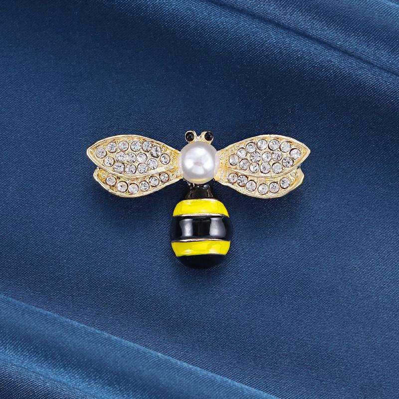 New Style Oil Drip Bee Brooch - Cute Animal Collar Pin, Simple Clothing Accessory