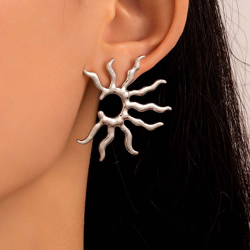 Vintage Metal Sunflower Stud Earrings For Women Exaggerated Gold Color Big Sun Irregular Statement Earrings Jewelry Accessories