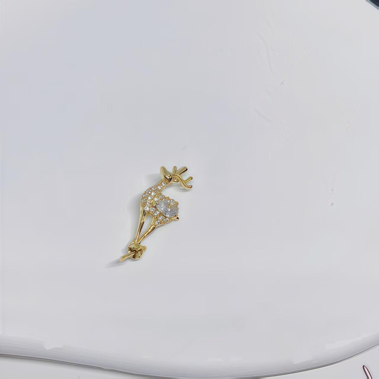 Copper-Plated Gold Deer Pendant Necklace with Pearls - Light Luxury Style