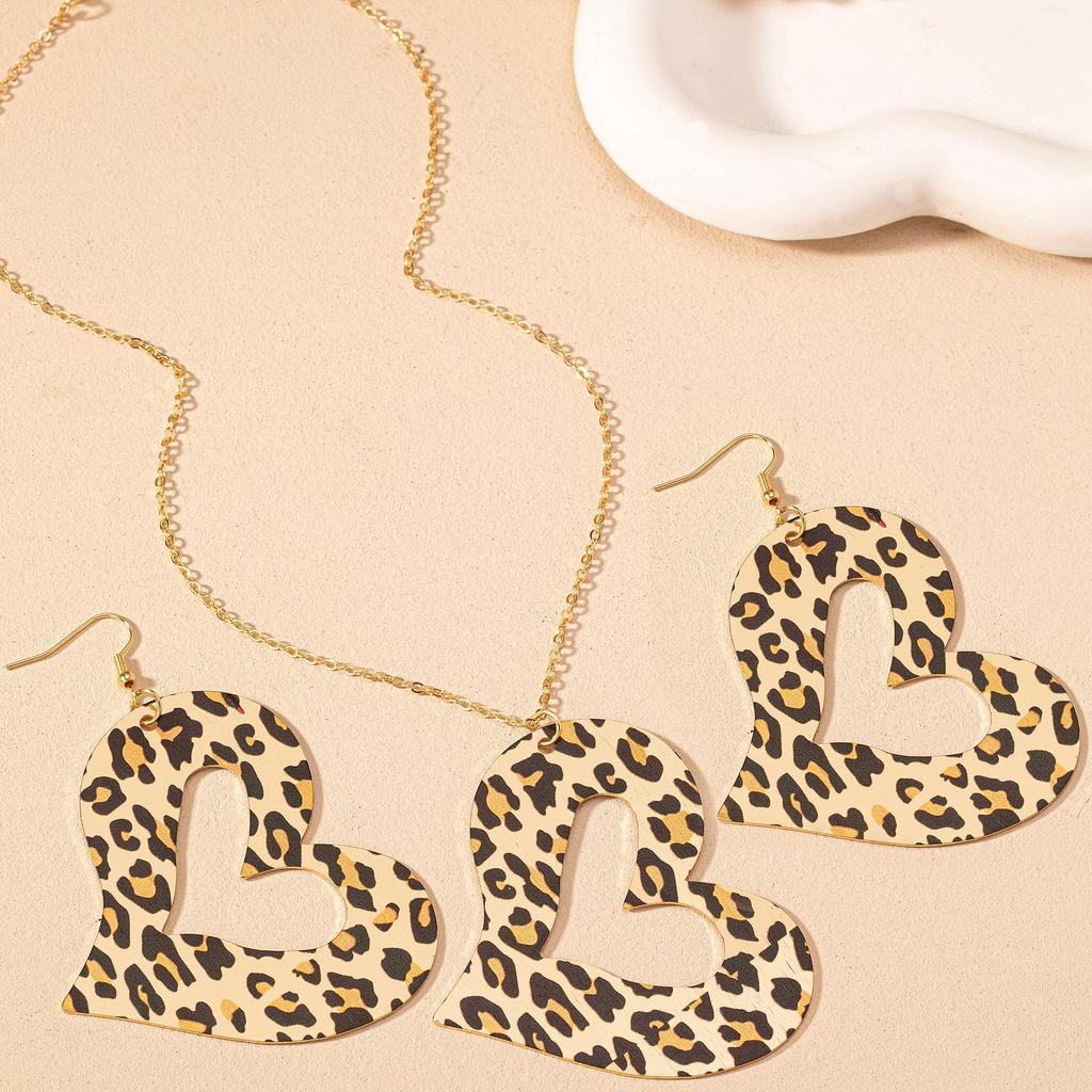 Exaggerated Leopard Print Geometric Heart Earrings & Necklace Set In Retro Fashion Style