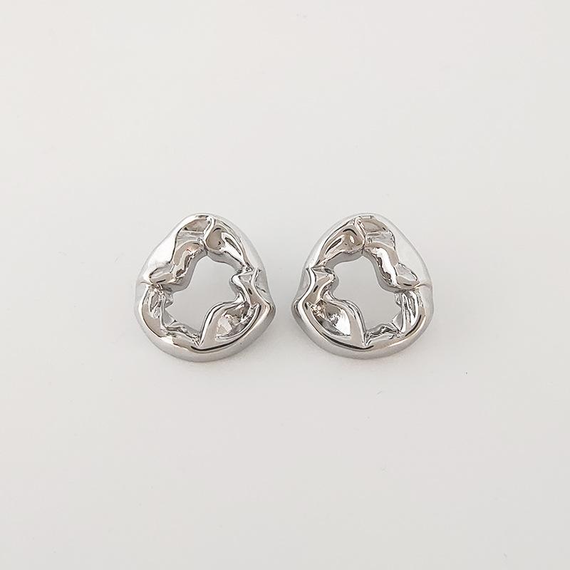 

Средневековые плиссированные серьги высокого качества, модные металлические ретро-стиль, нишевый дизайн, французские серьги, модные, высокого уровня