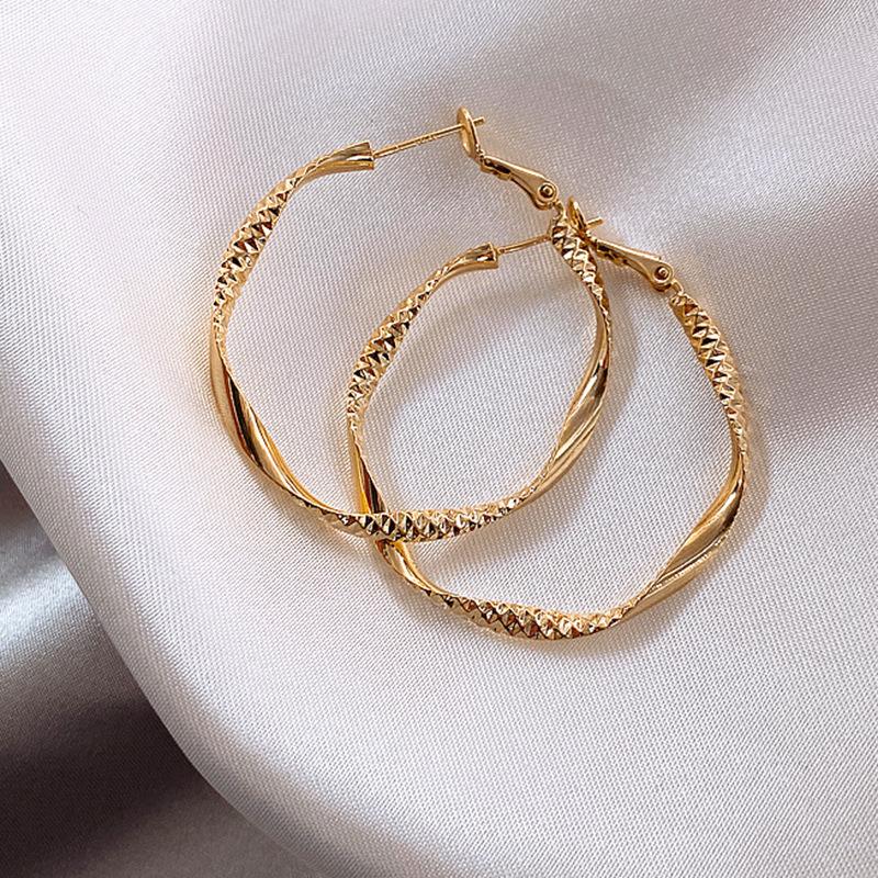 Hollow Geometric Statement Women's Hoop Earrings Gold Metal Square Uneven Twisted Loop Earrings for Female brincos
