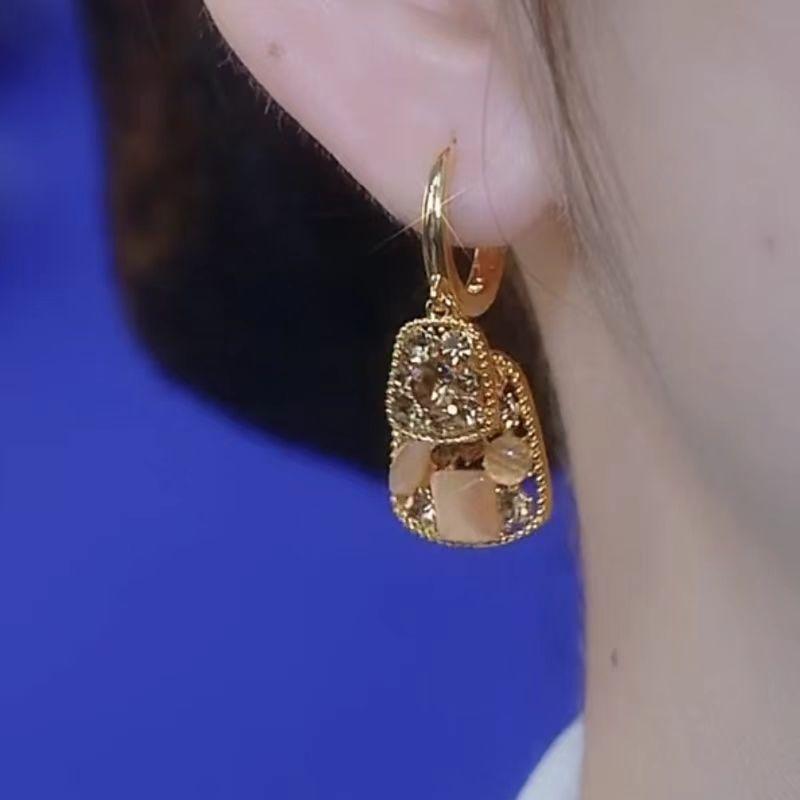 New temperament square earrings with fashionable, elegant and atmospheric design, ear buckle