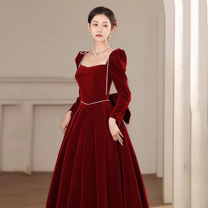 Weinrot Samt Toasting Kleid: Prinzessin 2026 Langarm Verlobungskleid der Braut