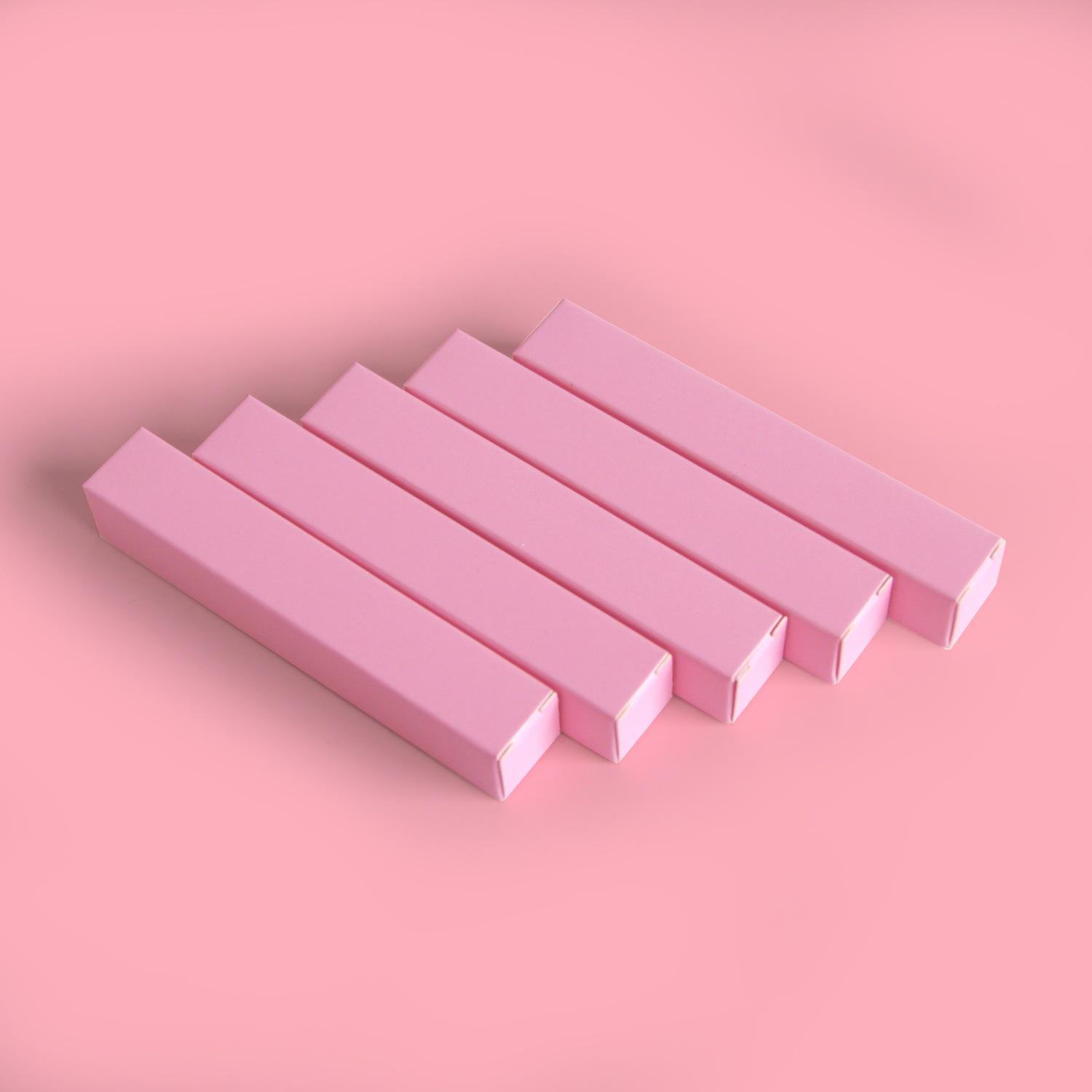 

Індивідуальні коробки для косметики з білого картону: Рожева упаковка для підводки для очей, помади, бальзаму для губ з опціями друку Pink Box; 70x20x20mm