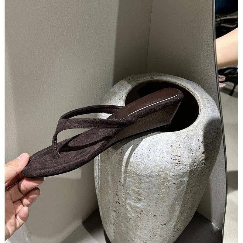 Minimalist style toe slope heel flip-flops women's outerwear 2025 summer versatile with skirt round head suede cool slippers