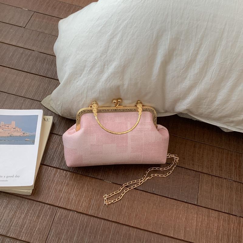 

Chinese Style Elegant Clip Shoulder Bags for Women Versatile Ladies Chain Crossbody Bag Portable Female Phe Handbags Purse