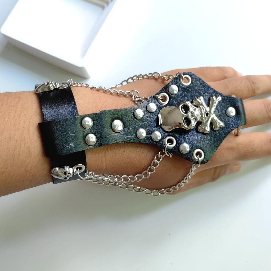 Hot Sale Punk Rivet Skull Bracelet: Trendy Men's Retro Wristband