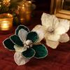 Weiße Stoff-Magnolie und Roter Samt Weihnachtsbaumdekoration