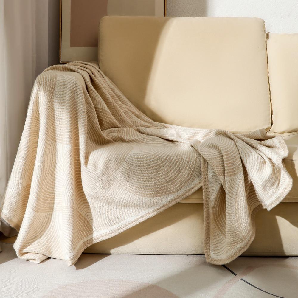 Leichter Luxus Aero Überwurfdecke Gewebte Jacquard Fleece Sofaabdeckung Decke Tragbare Camping Couchdecke Bequeme Klimaanlagen Nickerchen Decke