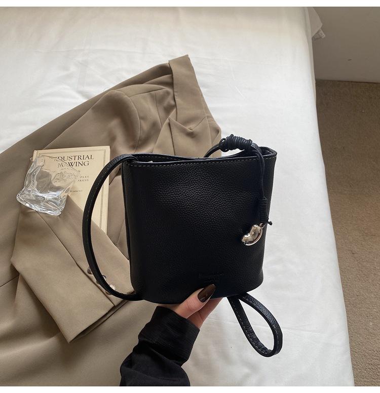 Summer Solid Color Lychee Pattern Gentle Bucket Bag Women 2025 New Simple and Elegant Casual Shoulder Messenger Bag Tide