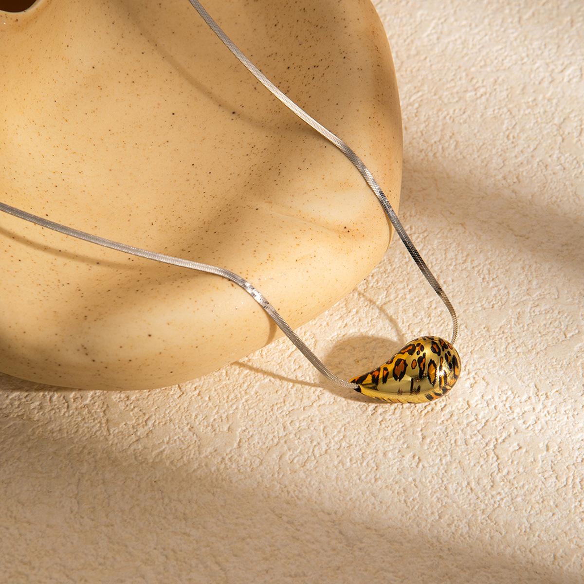 Retro Leopard Print Heart-Shaped Star Pendant Necklace For Women Fashion Party Zircon Accessories
