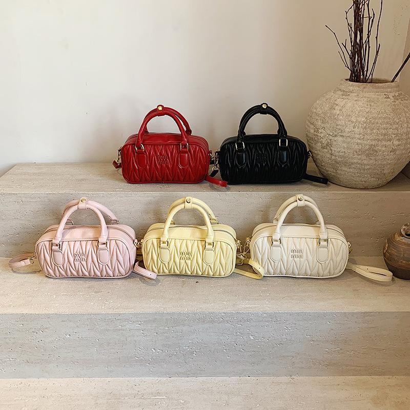 Simple hand carry pleated small square bag underarm bag 2025 summer new fashion shoulder bag trendy temperament messenger bag
