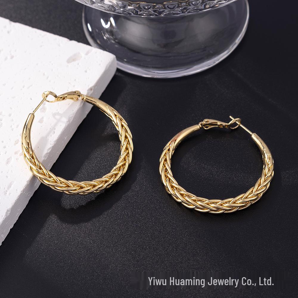 European American Style Luxury Stud Earrings: Elegant Cross-border Niche Hoops, Versatile Celebrity-inspired Accessories