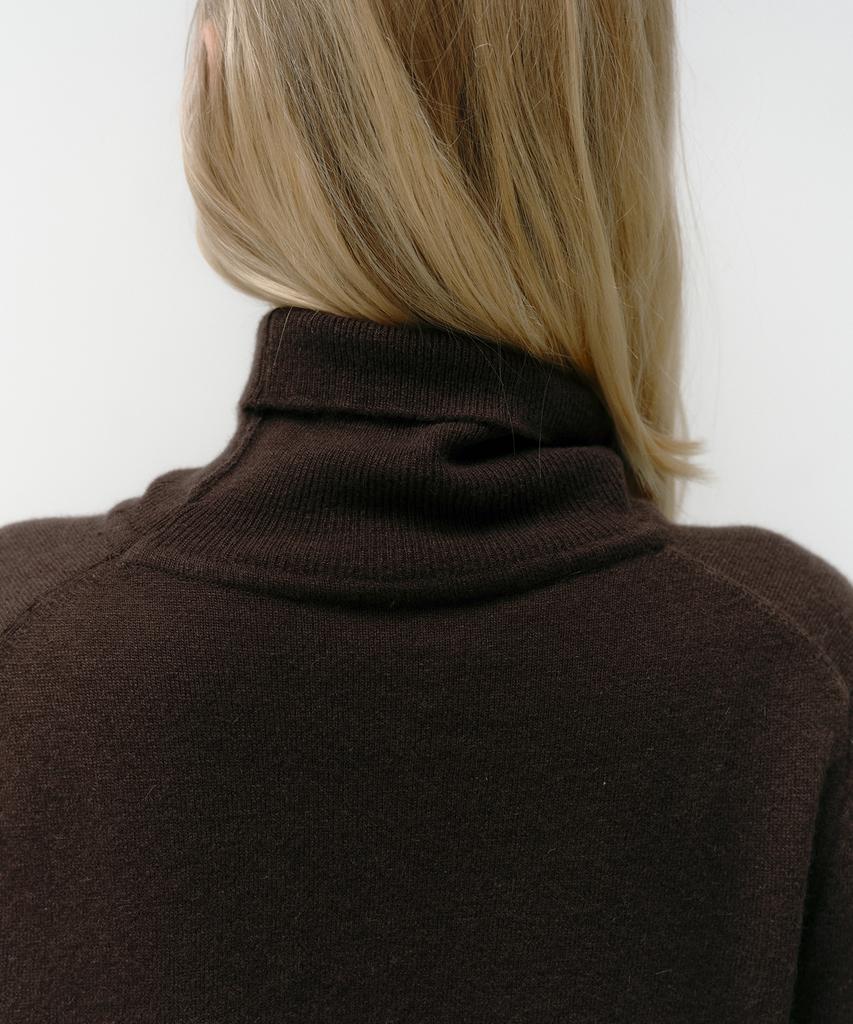 OSTKAKA Essential Cashmere Wool Turtleneck Pullover Brown