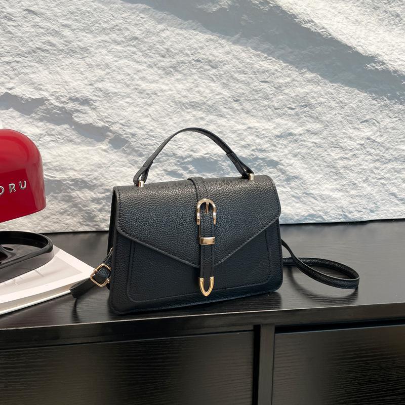 2025 New Korean Version of Versatile Messenger Bag, Foreign Fashion Small Bag, Simple and Trendy Messenger Handbag Women's Bag