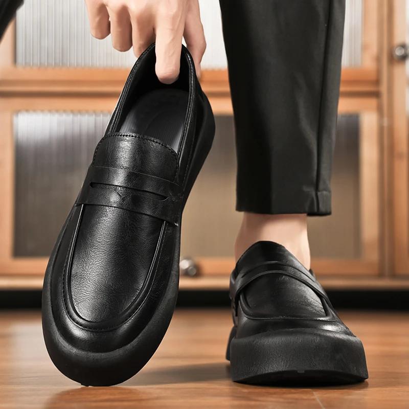Nya herrskor med halksula, business casual läderskor, loafers och mångsidiga små läderskor för banketter