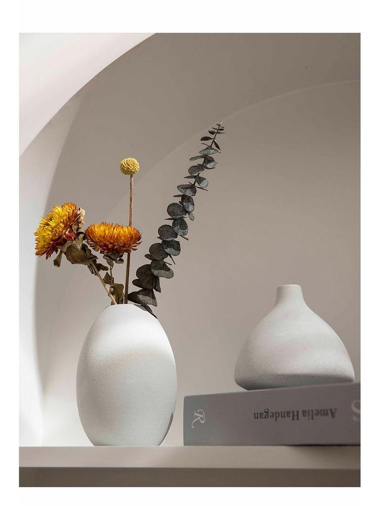 Nordic Ceramic Vase for Dried Flowers - Ideal for Living Room and Dining Table Decor; Perfect As Photo Props and Literary Ornaments.