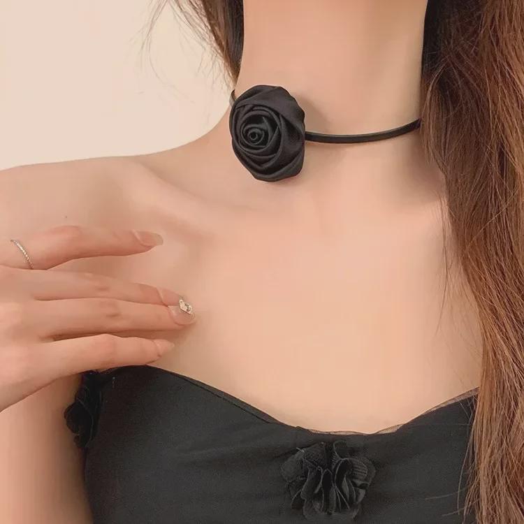 Luxurious Rose Flower Necklace - Elegant Women's Clavicle Chain Accessory