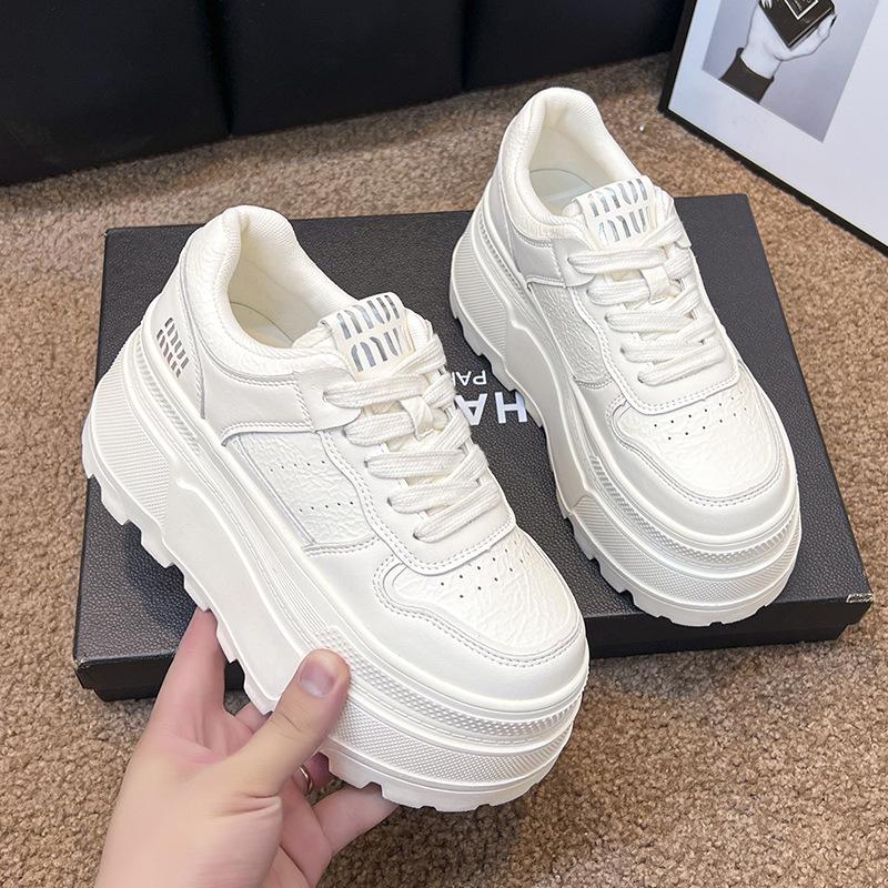2025 new high-value thick-soled white shoes for women's popular height-increasing sports board shoes versatile autumn and winter casual muffin shoes