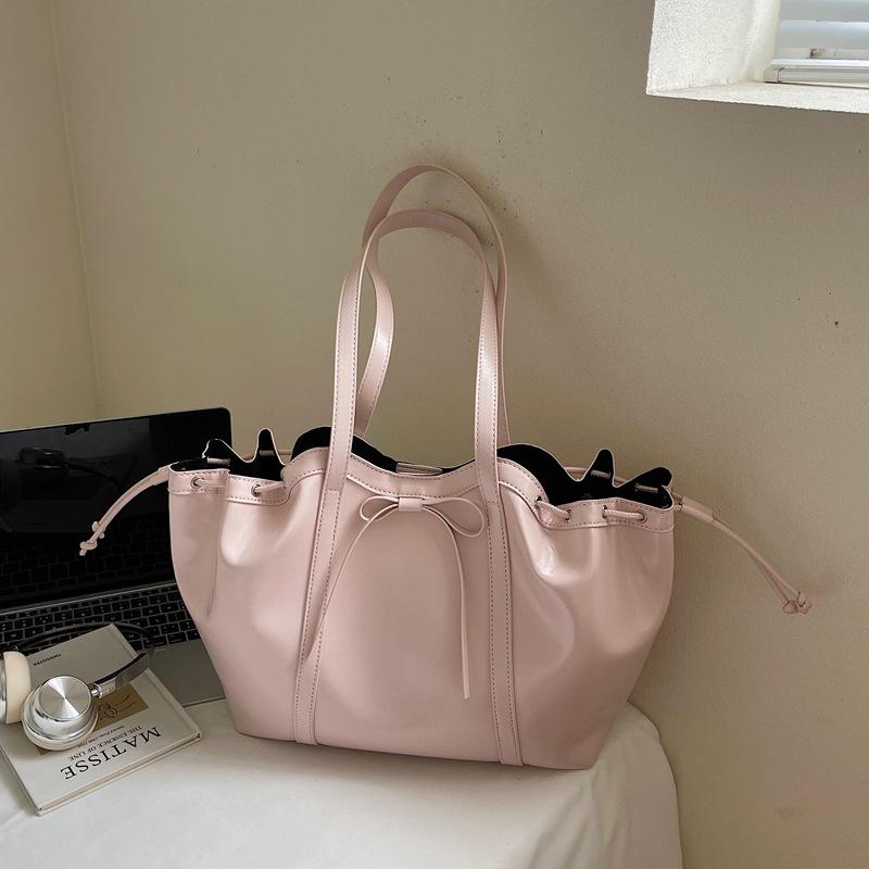 Large Capacity Women Shoulder Bag Fashion Versatile PU Leather Folded Drawstring Underarm Bag Texture Office Commuter Tote Bag CLE