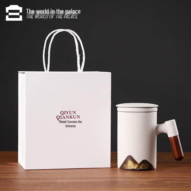 Gong Li Distant Mountain Wooden Handle Tea Infuser Mug