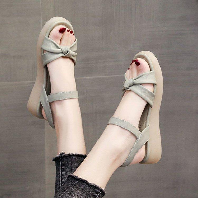 Platform Sandals Women's 2025 New Summer Flat Women's Shoes with Soft Sole Soft Leather Fairy Wind Beach Sandals