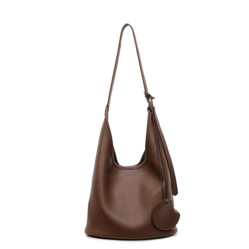 

Retro handbag premium sense bucket bag women s 2025 autumn and winter new commuter underarm bag versatile shoulder bag хакі