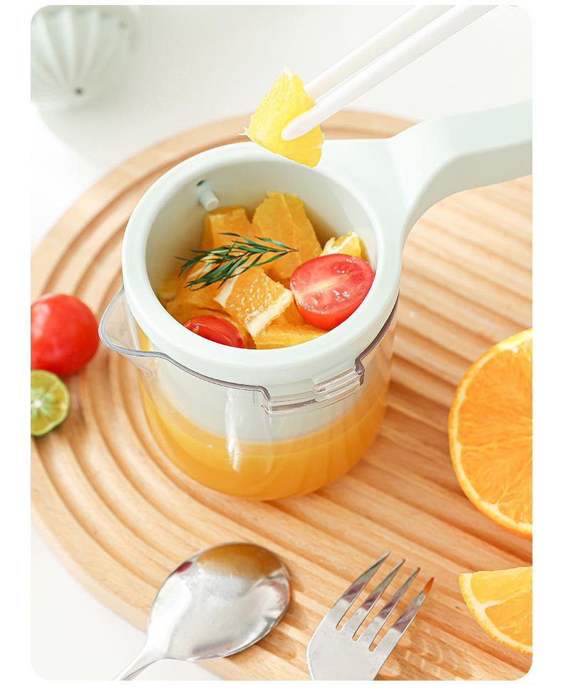 Compact Manual Juicer: Portable Fruit Squeezer & Pulp Separator