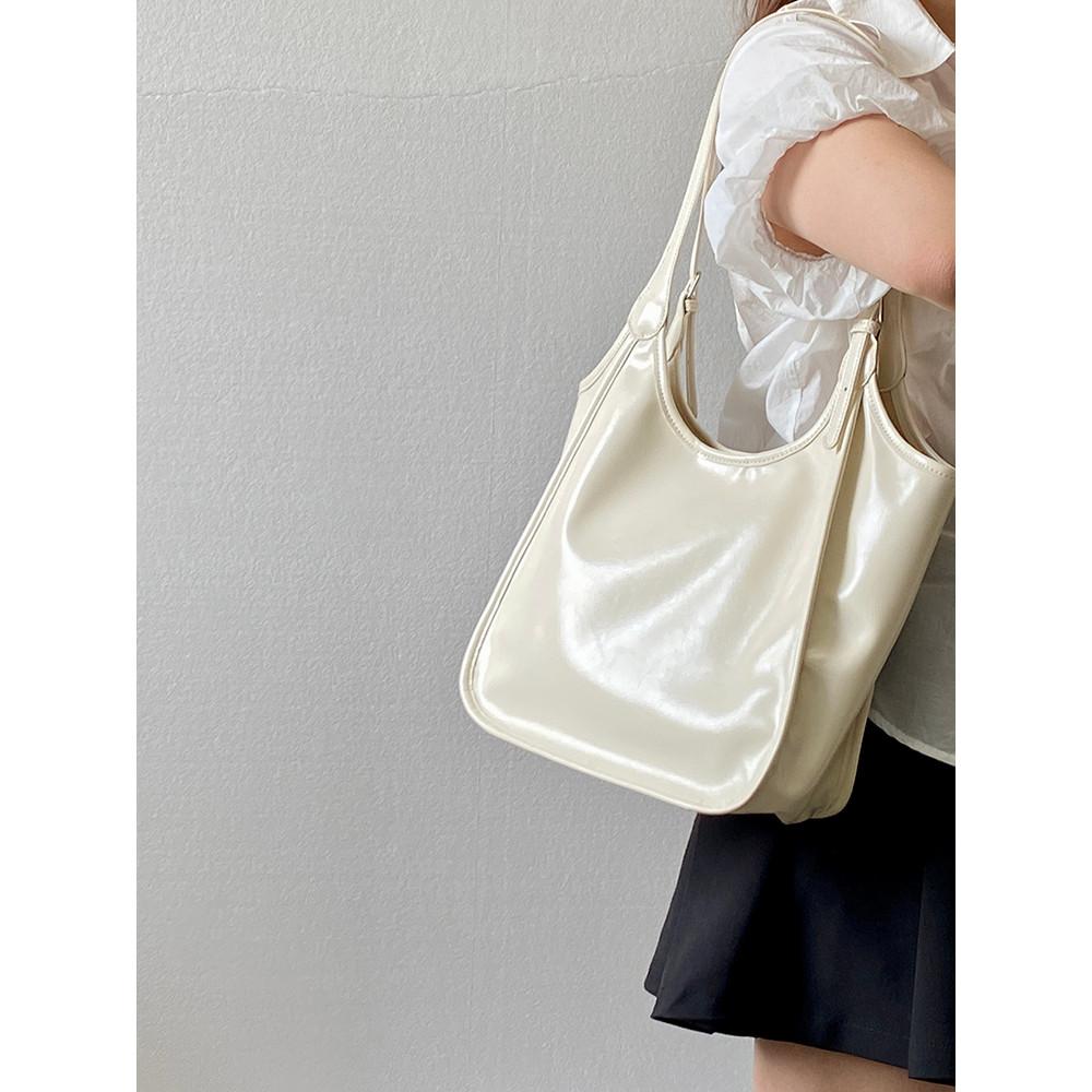 IELGY All-Match Commuter Beige Large-Capacity Portable Shoulder Bag