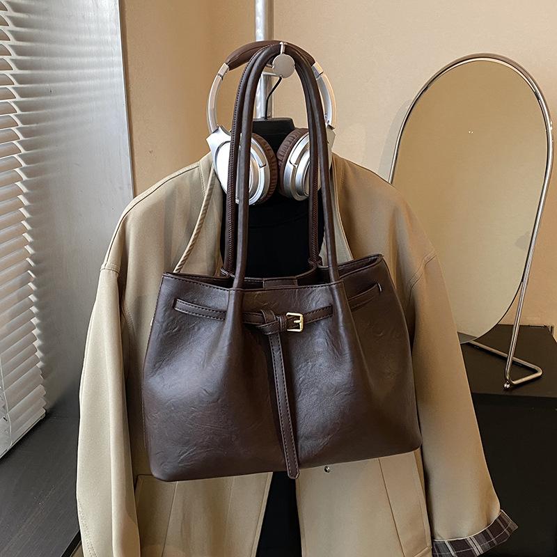 Commuter Tote Bag Women's 2025 New Trendy High-end Retro Shoulder Bag Autumn and Winter Fashion Shopping Hand Bag