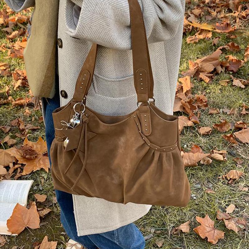 Women's Tote Bag Retro Brown Shoulder Bag Korean Y2k Style Underarm Bag With Pendant Commuting Handbag Studded Pleated Cloud Bag