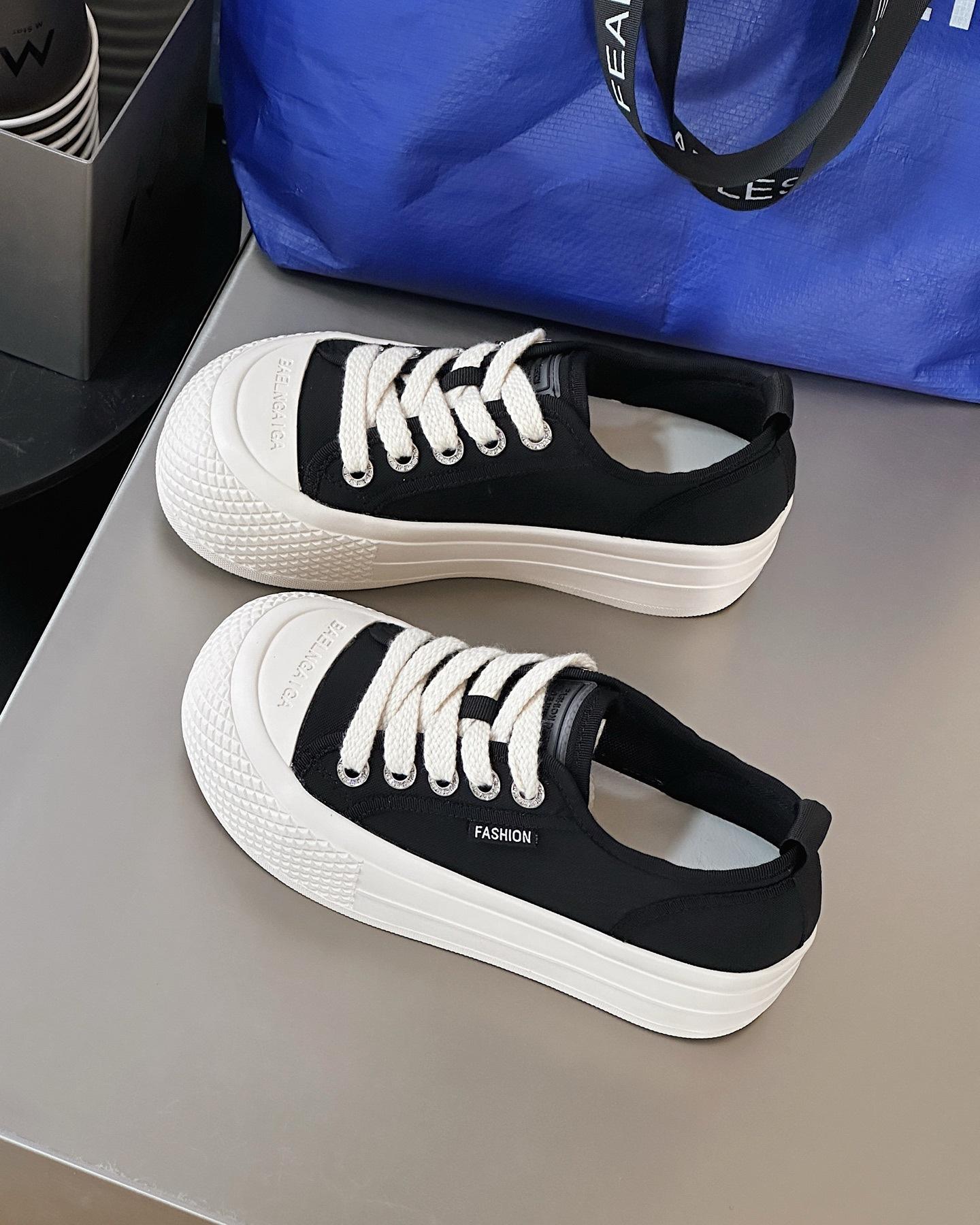 

Ice silk mesh breathable little white shoes women s 2025 new summer hollow mesh shoes round head non-slip thick sole casual board shoes 40 чёрный