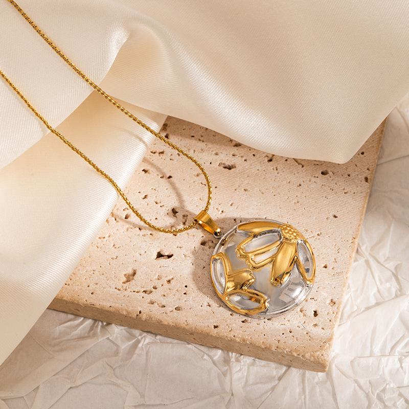 Luxury Heart Flower Stainless Steel Clavicle Necklace